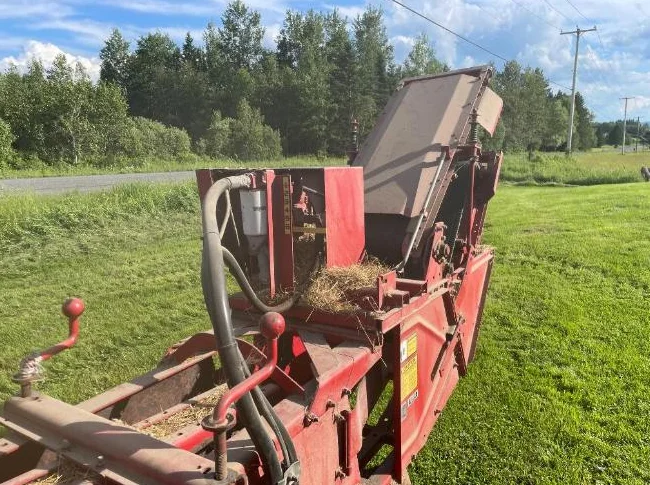Presse à foin New Holland 316 avec lance balles (NH316) thumbnail 5