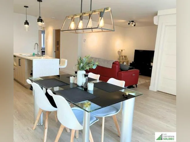 Logement 4 1/2 À LOUER thumbnail 3