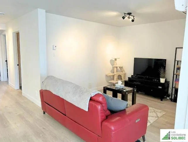 Logement 4 1/2 À LOUER thumbnail 4