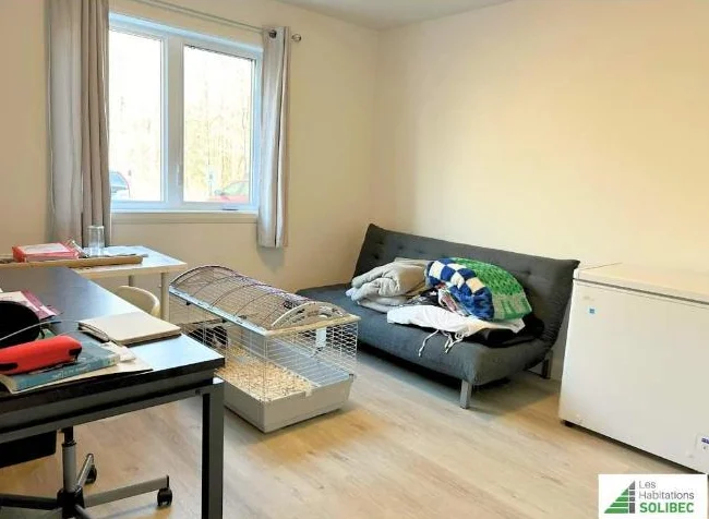 Logement 4 1/2 À LOUER thumbnail 6