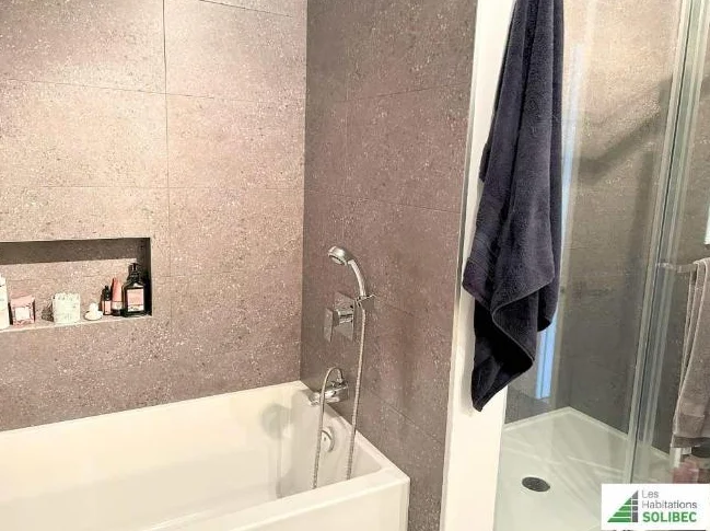 Logement 4 1/2 À LOUER thumbnail 9