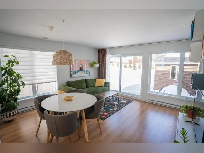 Maison jumelé à louer 3 chambres et salle familiale thumbnail 3