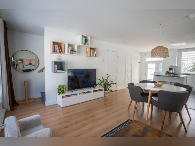 Maison jumelé à louer 3 chambres et salle familiale thumbnail 4