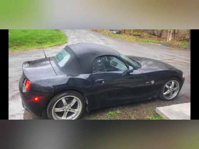 BMW Z4 2004 très propre thumbnail 3