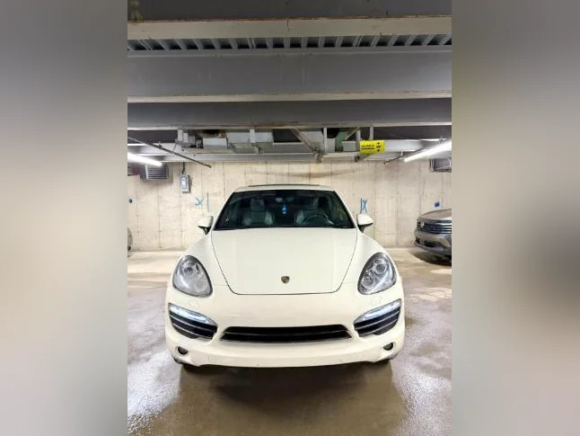 Porsche cayenne 2011 thumbnail 2