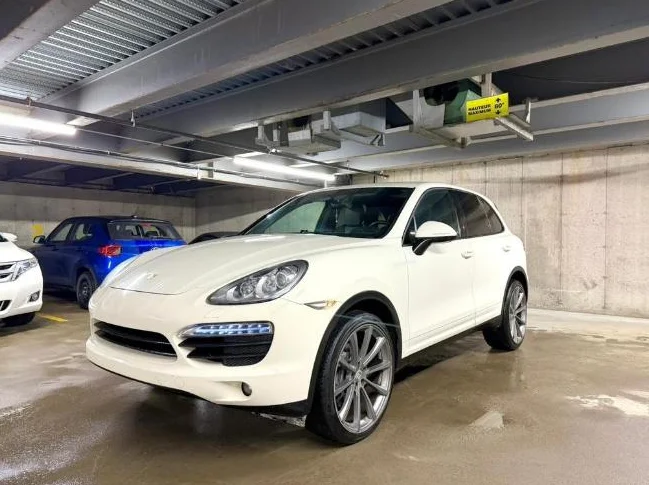 Porsche cayenne 2011