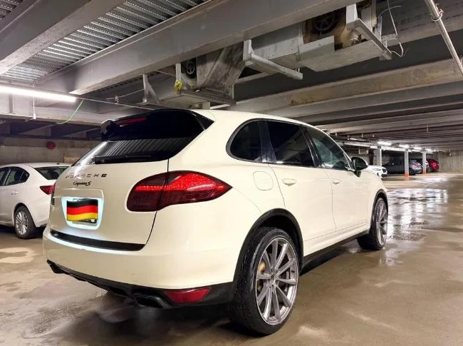 Porsche cayenne 2011 thumbnail 4