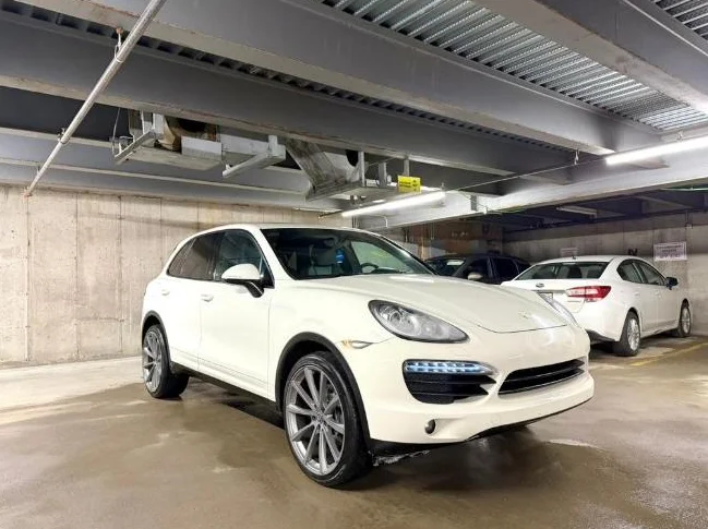 Porsche cayenne 2011 thumbnail 3