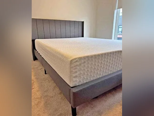 A vendre Lit avec matelas thumbnail 2