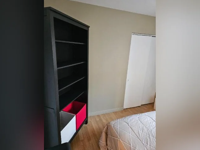 OUI!!OUI!!! FAITE VOTRE OFFRE CHAMBRE DISPONIBLE POUR HOMME GAY/OU OPEN thumbnail 3