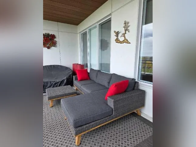 SUPERBE ENSEMBLE PATIO, 3 PIECES EN TRES BON ÉTAT, LAISSERAIT A 695$ thumbnail 2