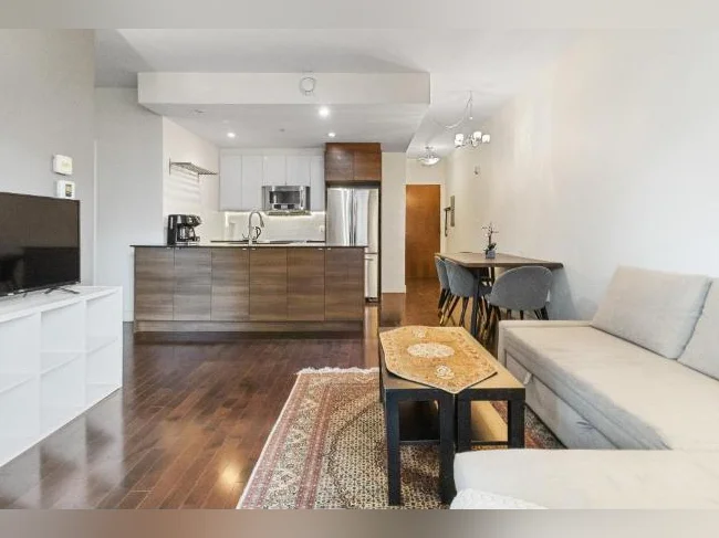 Superbe condo 2 chambres 2 salle de bains thumbnail 2