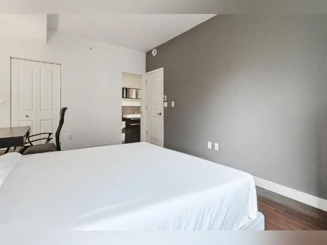 Superbe condo 2 chambres 2 salle de bains thumbnail 7