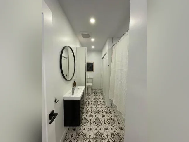 GRAND LOGEMENT LUMINEUX AVEC TERRASSE PRIVÉE À LOUER thumbnail 9