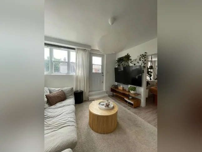 GRAND LOGEMENT LUMINEUX AVEC TERRASSE PRIVÉE À LOUER thumbnail 5