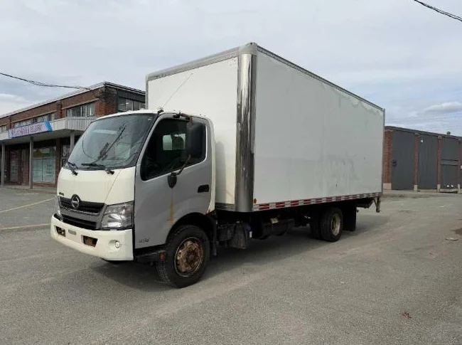 🚚 Hino 195 2017 – 20 pieds + Tailgate Maxon – EXCELLENTE CONDITION – Prêt à travailler ! thumbnail 3