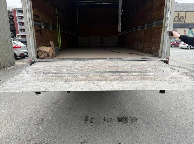 🚚 Hino 195 2017 – 20 pieds + Tailgate Maxon – EXCELLENTE CONDITION – Prêt à travailler ! thumbnail 7