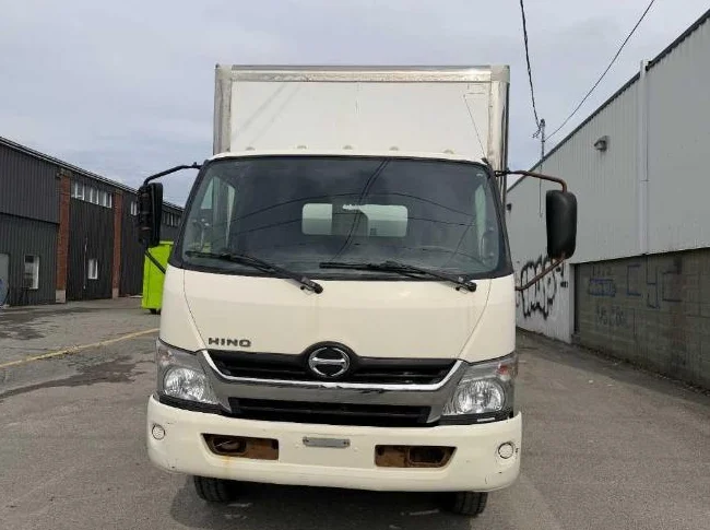 🚚 Hino 195 2017 – 20 pieds + Tailgate Maxon – EXCELLENTE CONDITION – Prêt à travailler ! thumbnail 2