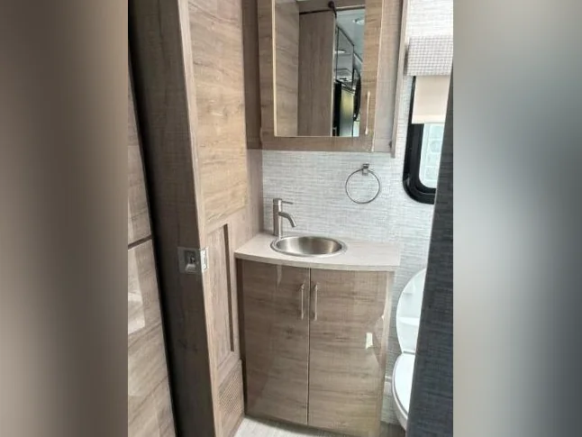 Mercedes Benz Jayco Melbourne Prestige 2023 thumbnail 6