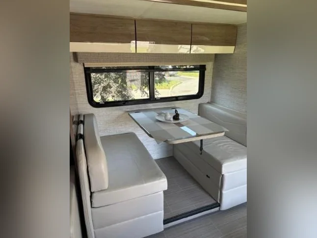 Mercedes Benz Jayco Melbourne Prestige 2023 thumbnail 9