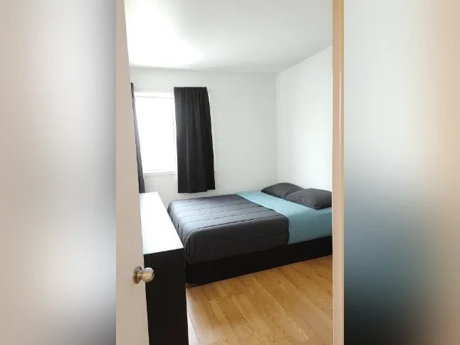 Appartment 4 1/2 a partage avec chambre prive