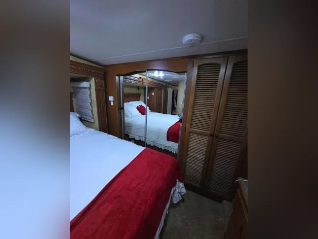 Roulotte fifth wheel 33pied très propre thumbnail 4