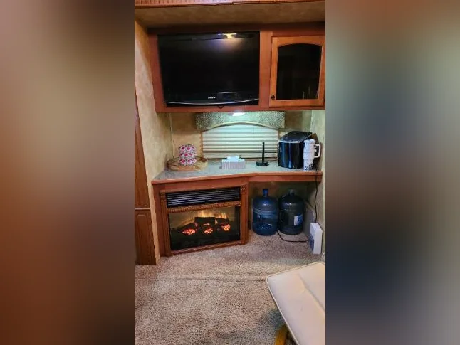 Roulotte fifth wheel 33pied très propre thumbnail 2