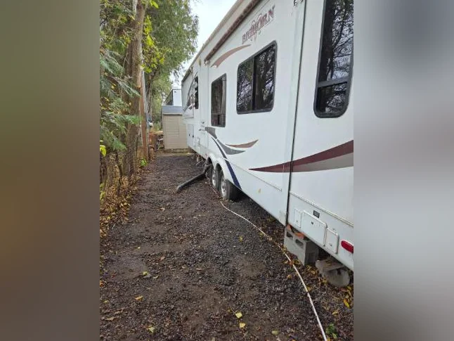 Roulotte fifth wheel 33pied très propre thumbnail 8