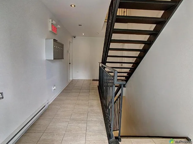 Grand condo 2 chambres WIFI - Parking - Locker - balayeuse central - échangeur air thumbnail 10