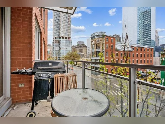 Coup de cœur à Griffintown — 1 chambre + 1 bureau thumbnail 9