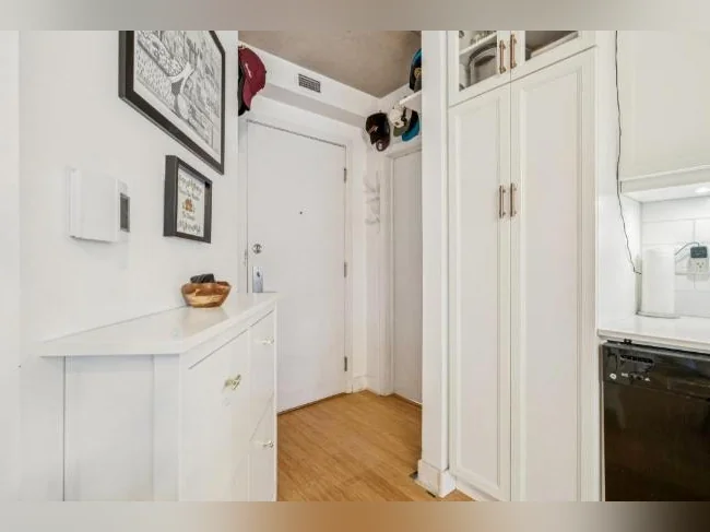 Coup de cœur à Griffintown — 1 chambre + 1 bureau thumbnail 4
