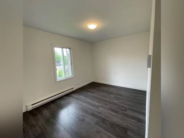 3 Beds 1.5 Baths Apartement thumbnail 3