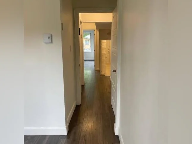 3 Beds 1.5 Baths Apartement thumbnail 2