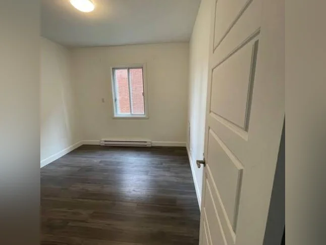 3 Beds 1.5 Baths Apartement thumbnail 4