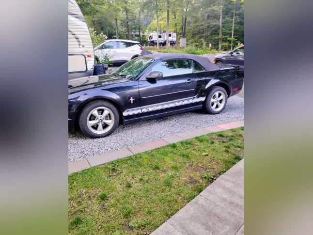 Ford Mustang convertible thumbnail 4