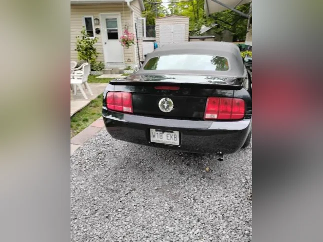Ford Mustang convertible thumbnail 3
