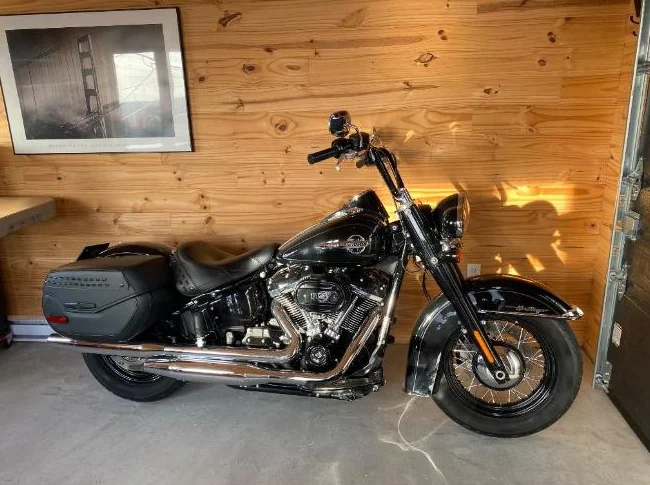 2019 Harley Davidson FLHCS, Heritage Classic 114, seulement 8,000 km thumbnail 2