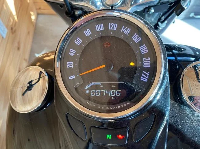 2019 Harley Davidson FLHCS, Heritage Classic 114, seulement 8,000 km thumbnail 3