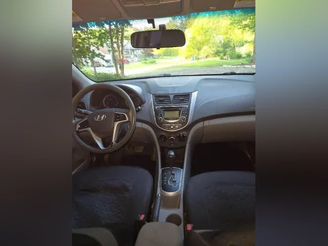 Hyundai accent GL 2012 thumbnail 6