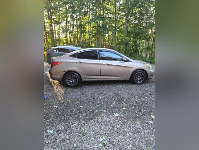 Hyundai accent GL 2012