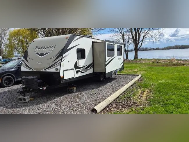 Location pour vos vacance Keystone passeport ultra lite grand touring (chambre fermée) thumbnail 2