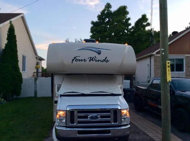 four winds 2016 31 pieds ford ) ECHANGE CONTRE CLASSE C OU A 24 A 27 PIEDS