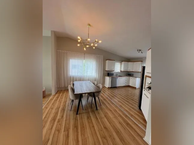 Condo meublé thumbnail 3
