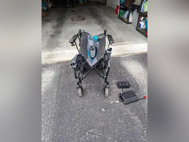 fauteuil roulant électrique thumbnail 2