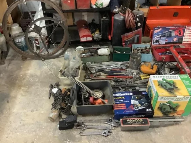 Outils de Plomberie,de menuisier,et mécanicien