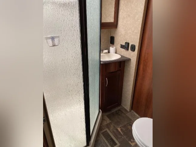 Fifth wheel thumbnail 7