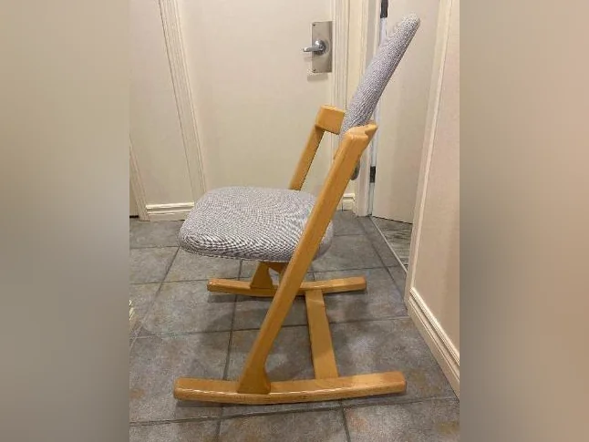 Chaise ergonomique Stokke. thumbnail 2