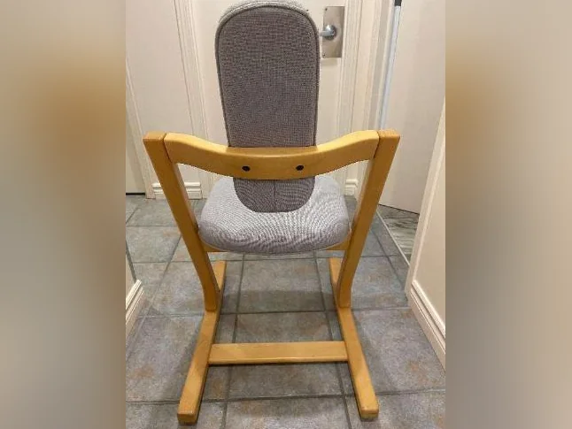 Chaise ergonomique Stokke. thumbnail 3