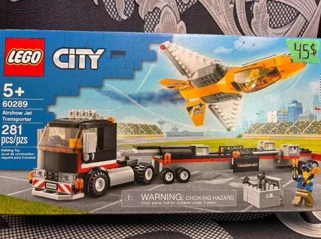 lego 60289 le camion de transport de l'avion voltige 281 pièces