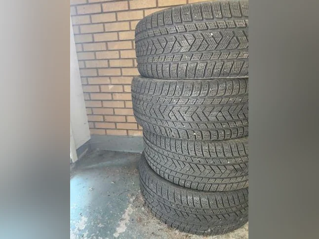 Pneus d’hiver Nokian 20 pouces – 275/55 R20  À vendre 4 pneus d’hiver Nokian 20 pouces, thumbnail 2